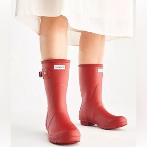 Hunter Short Matte Bold Red Rain Boots